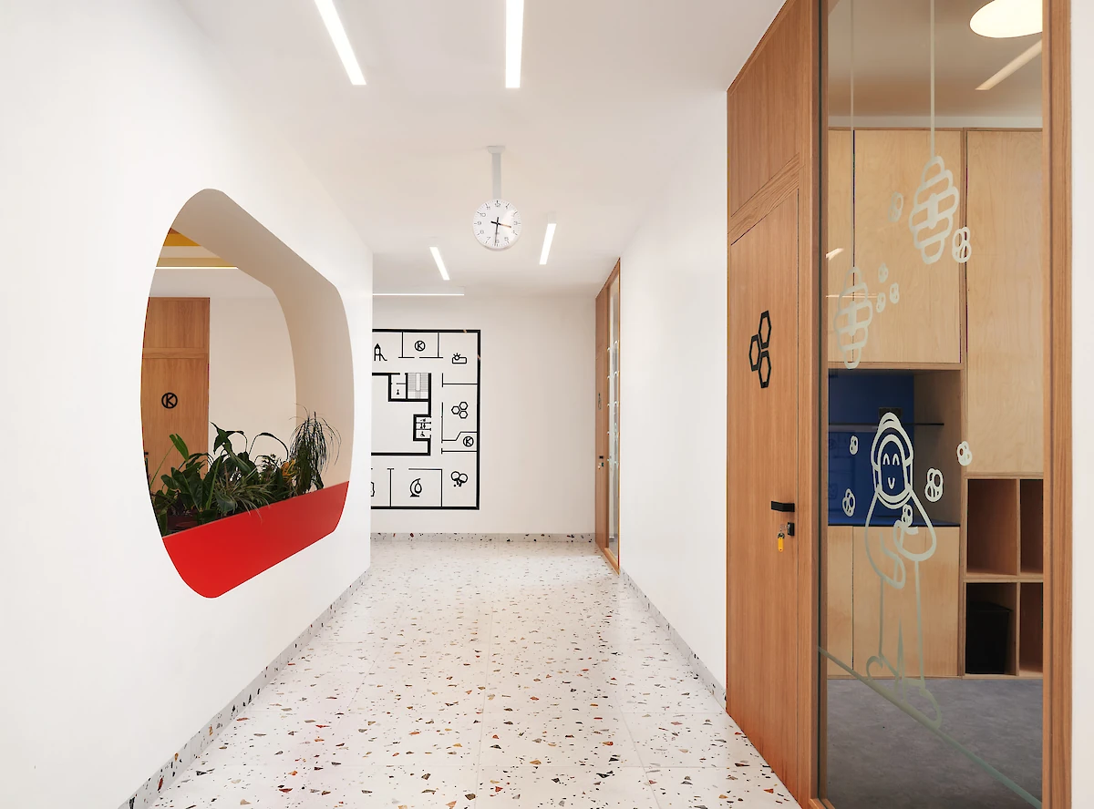 Interiér školy - školní chodba