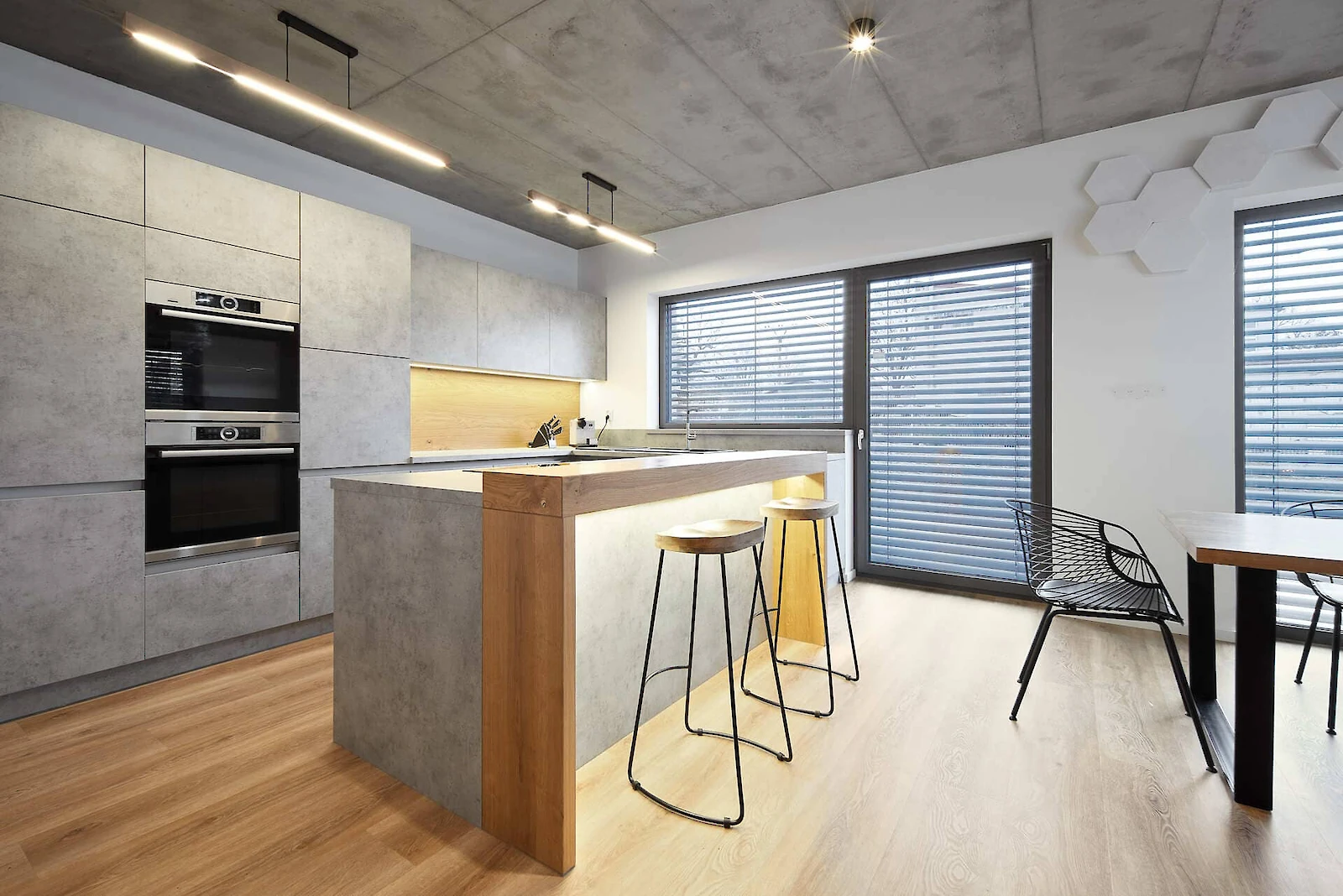 Kuchyně  s barovým pultem