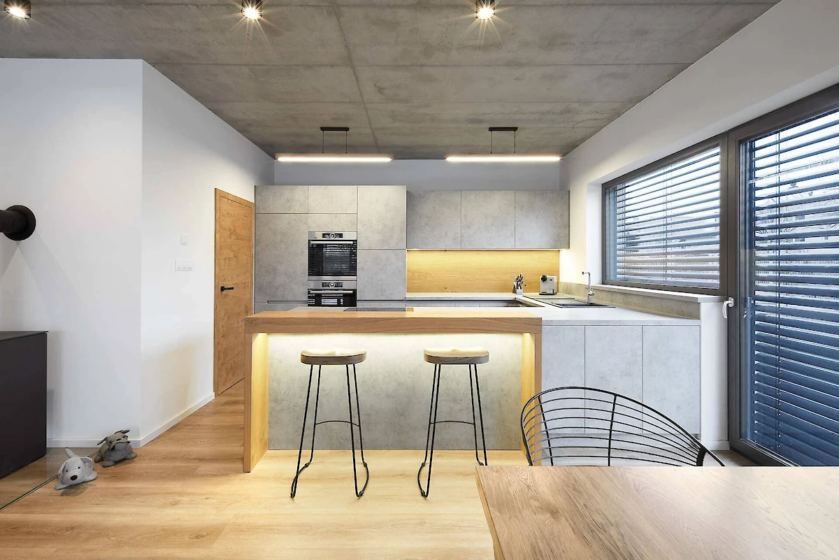 Kuchyň s barovým pultem