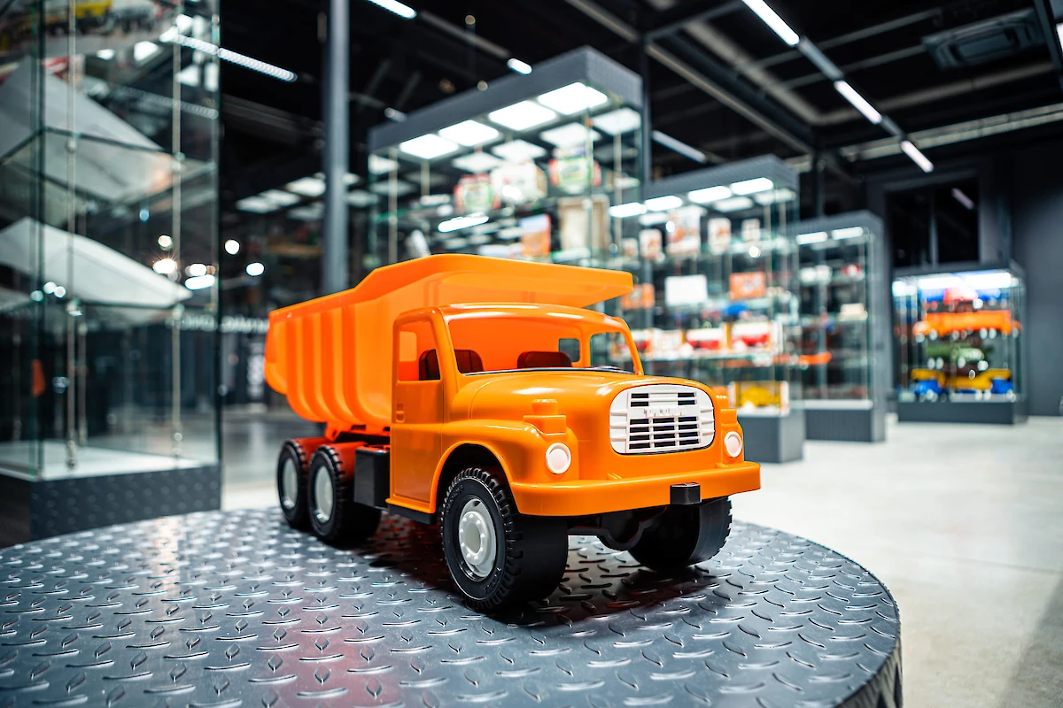 Model tatry, v pozadí vitríny