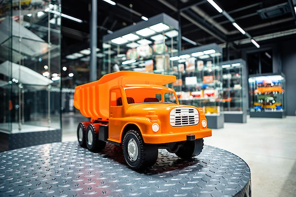 Model tatry, v pozadí vitríny