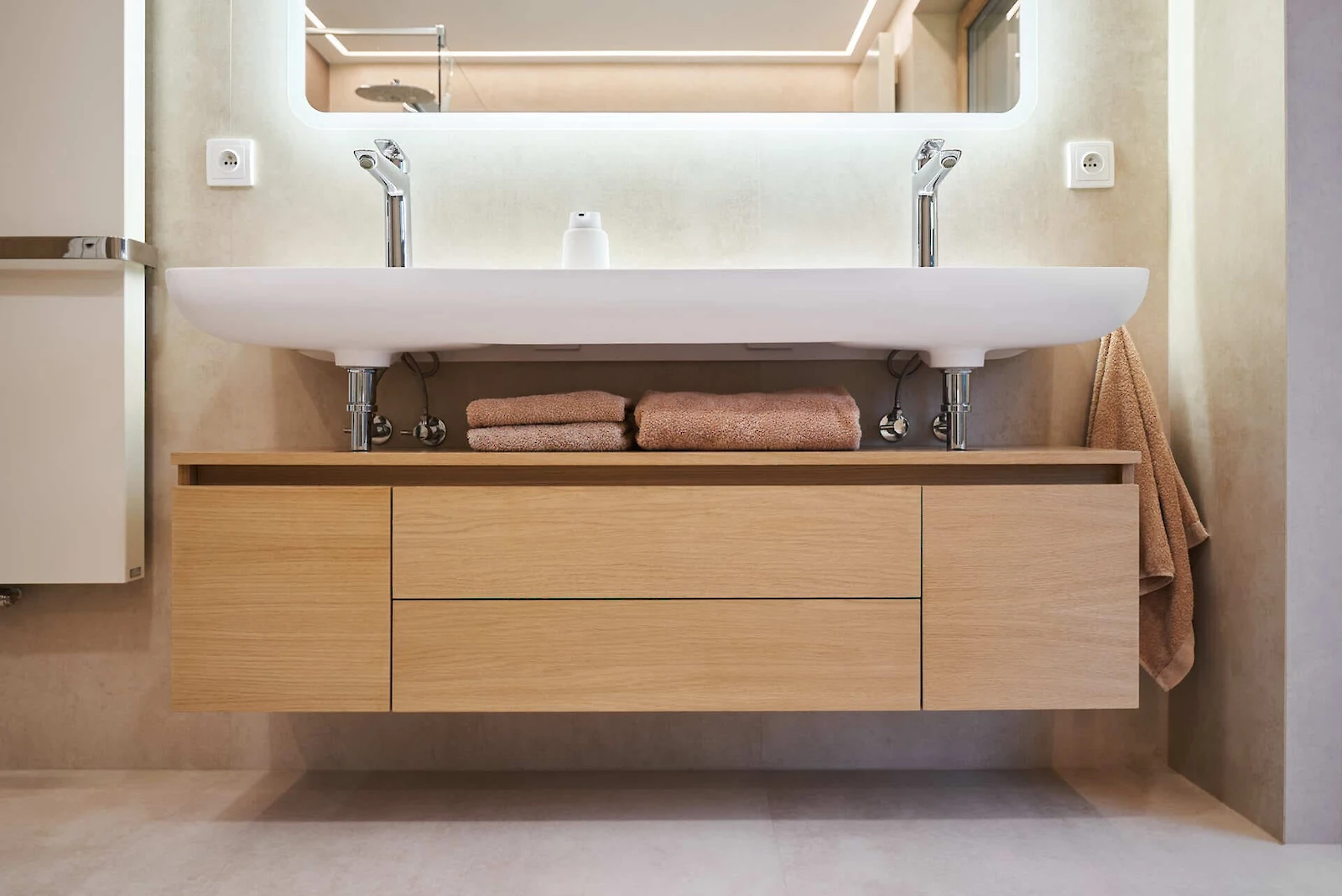 Koupelnová skříňka s umyvadlem