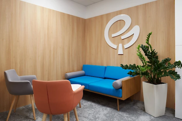 Kout s pohovkou a křesílky