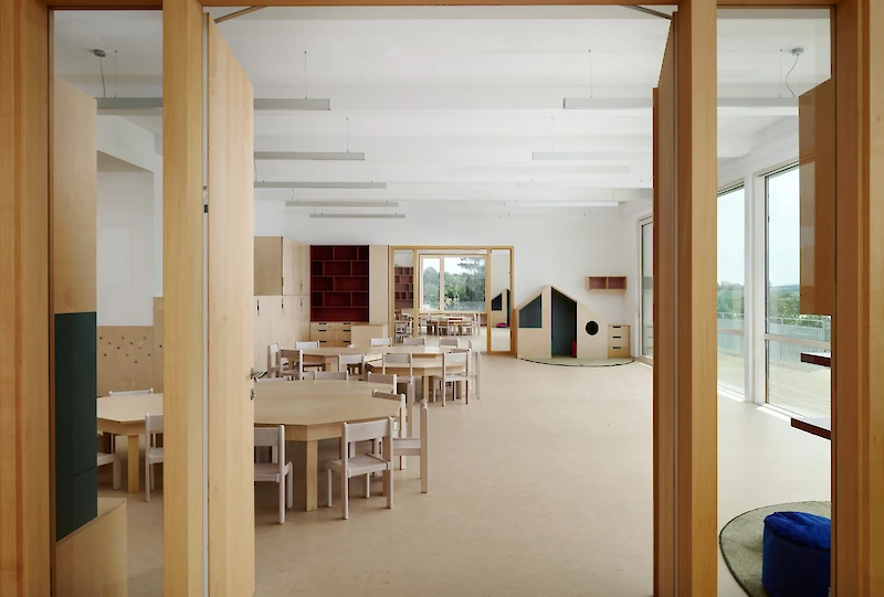 Dětská třída se stolky a židličkami