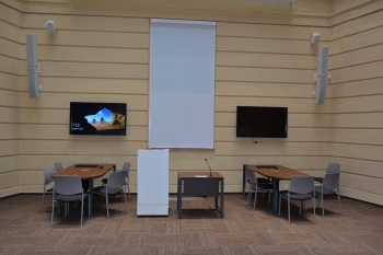 Vybavení auly Masarykovy univerzity na míru