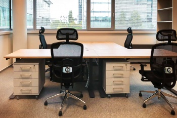 Kancelářské stoly z dubu na míru