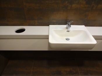 Interiér toalet na míru pro společnost Rostěnice a.s.