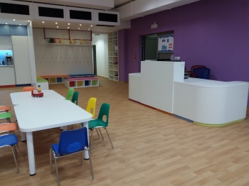 Interiér recepce na míru pro dětskou tělocvičnu